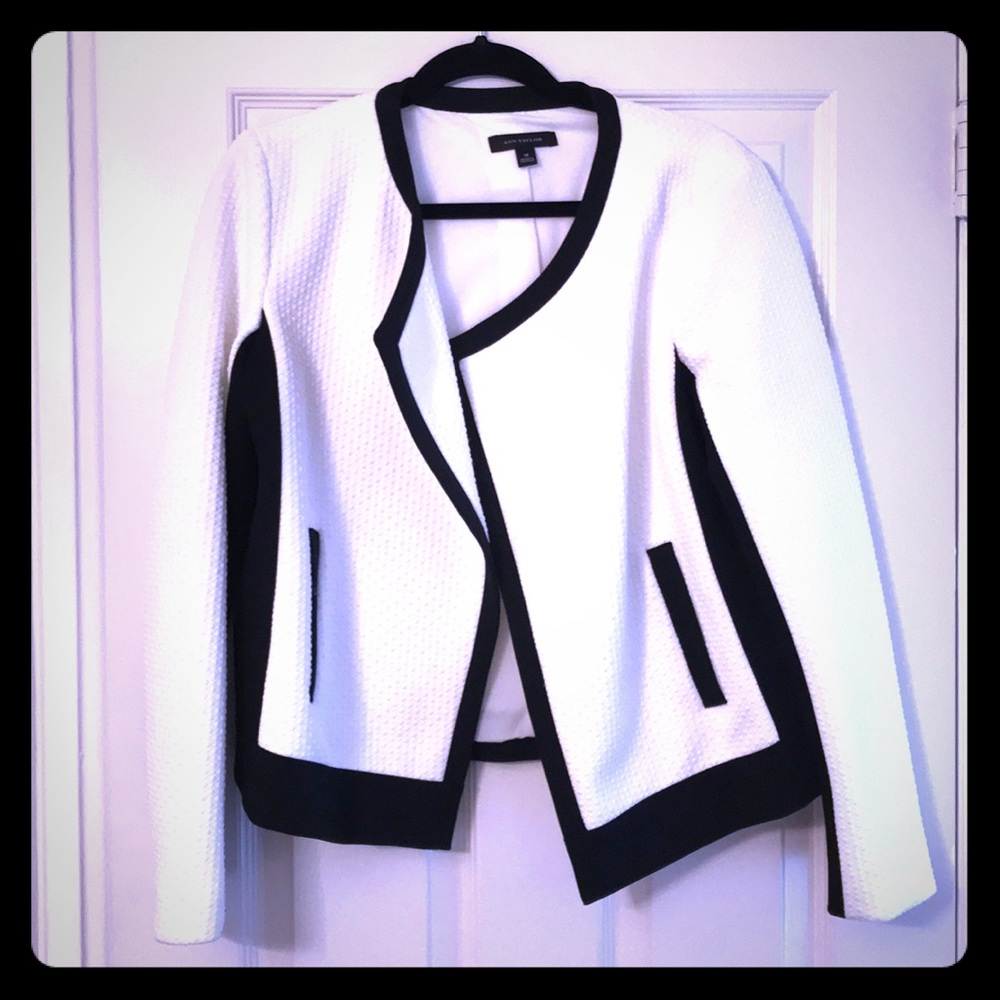 Gorgeous monochromatic open blazer
